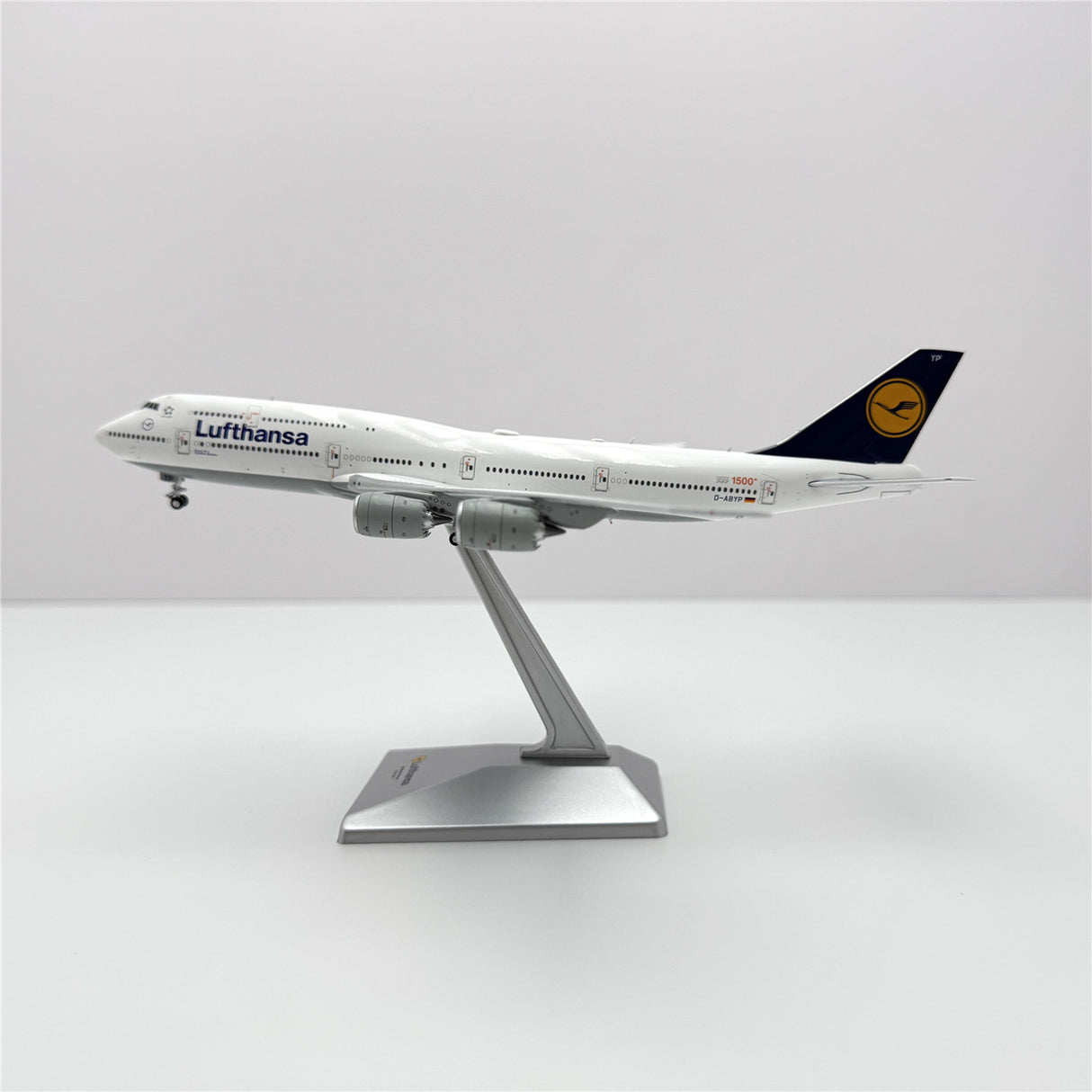 YY74807 | YY Wings 1:400 | Boeing 747-8 Lufthansa D-ABYP