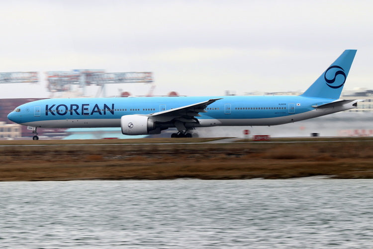 PH04651 | Phoenix 1:400 | Boeing 777-300ER Korean Air Hl8008
