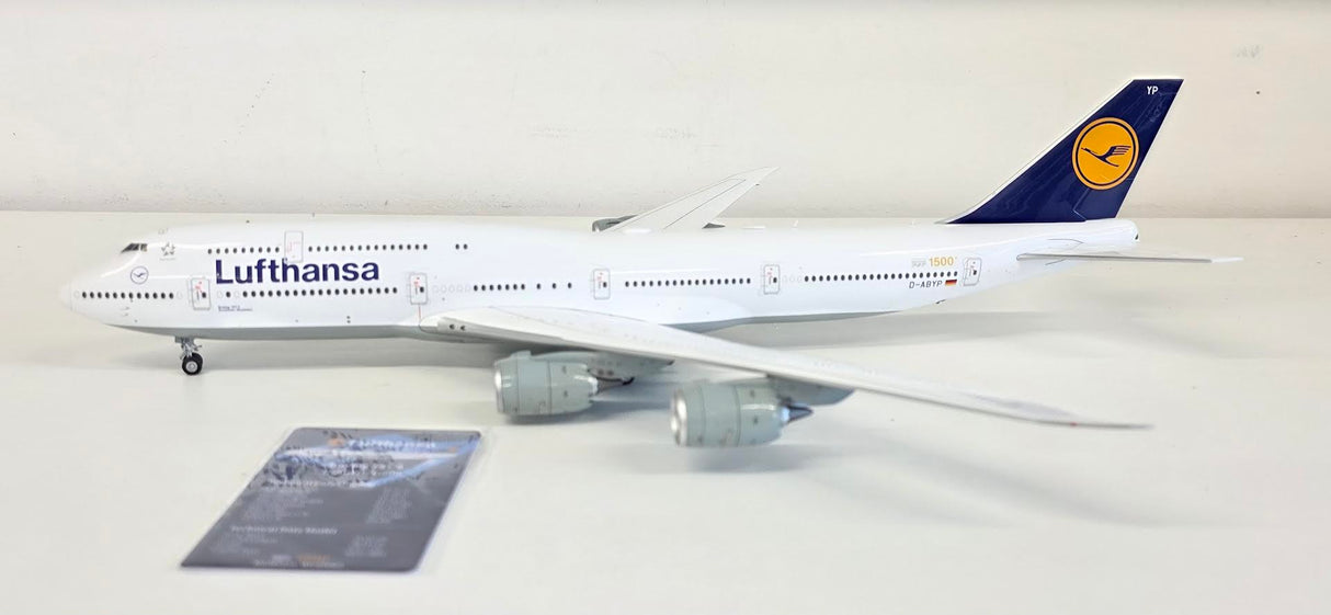 L2106 | SQ Wings 1:200 | Boeing 747-8 Lufthansa D-ABYP 'with stand'