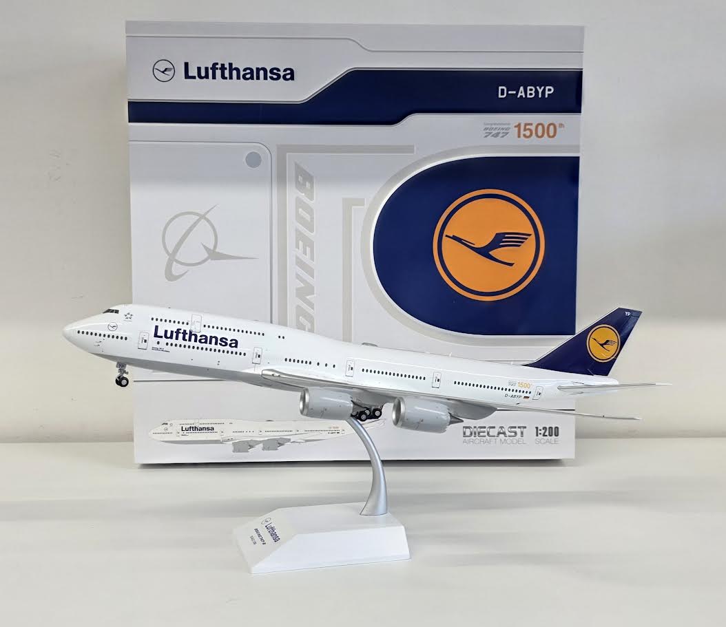 EW2748008 | JC Wings 1:200 | Boeing 747-8 Lufthansa '1500th Boeing 747' D-ABYP With Stand