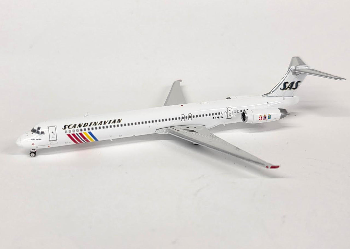 PH12056 | Phoenix 1:400 | McDonnell Douglas MD-82 Scandinavian SAS LN-RMN