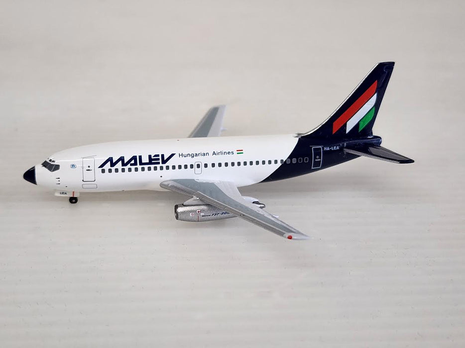 ACHALEA | Aero Classics 1:400 | Boeing 737-200 Malev HA-LEA