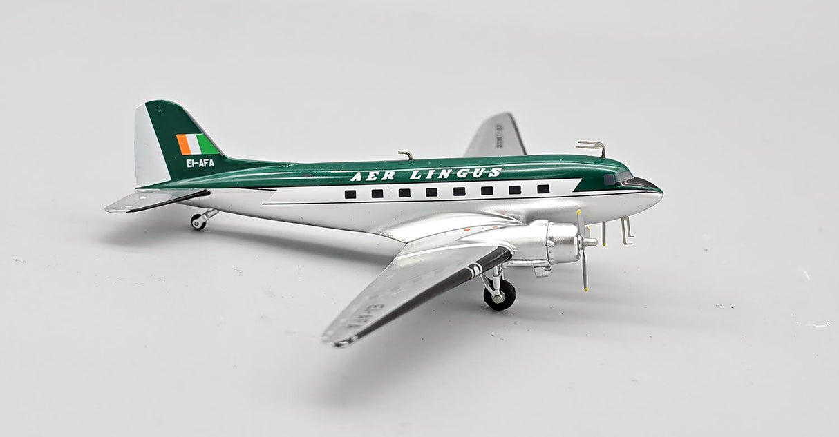 IFDC3EI0224 | InFlight200 1:200 | Douglas DC-3 Aer Lingus EI-AFA (with stand)