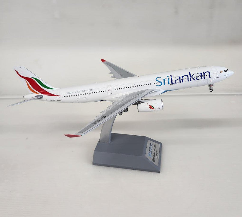 RM33301 | Retro Models 1:200 | Airbus A330-300 Sri Lanka Airlines 4R-ALR (with stand)