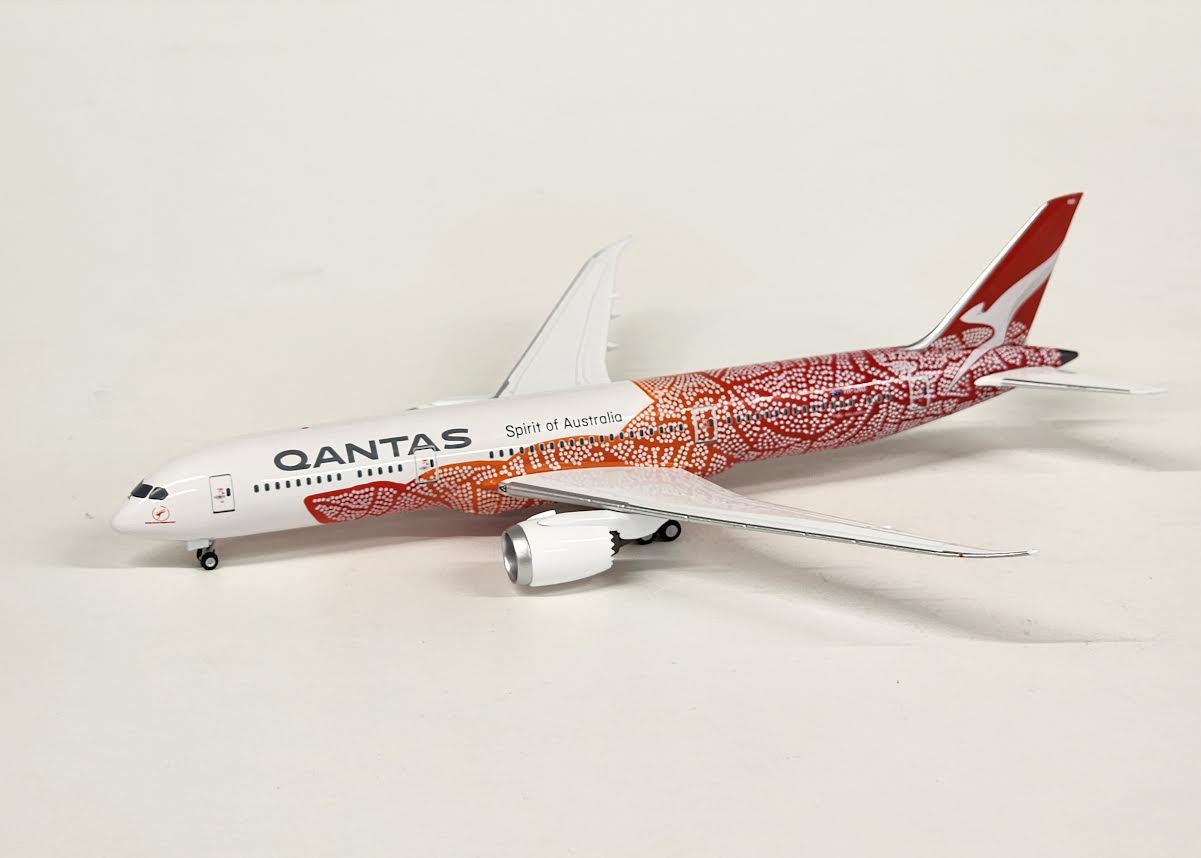 QFA020 | NG Models 1:400 | Boeing 787-9 Qantas VH-ZND, 'Balarinji'