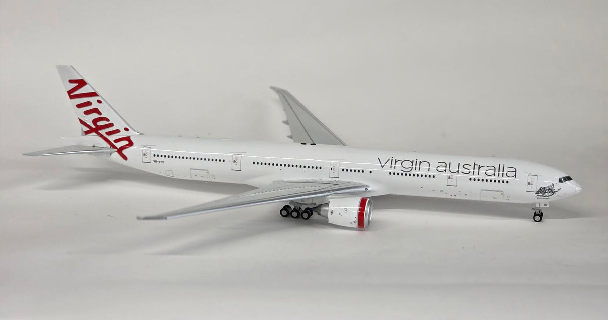 WBB773VA001 | Blue Box 1:200 | Boeing 777-300ER Virgin Australia VH-VPD (with stand)