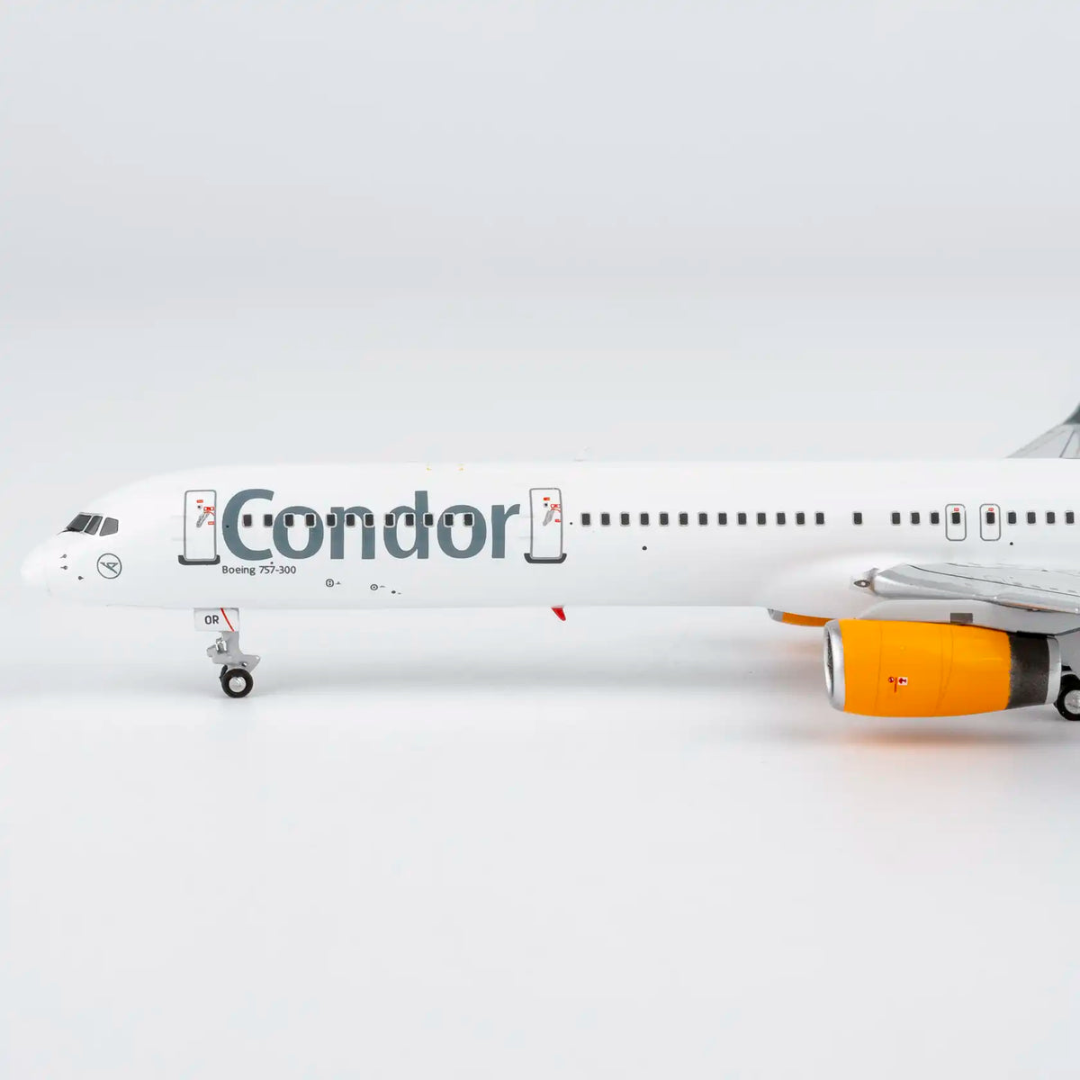 NG45013 | NG Models 1:400 | Boeing 757-300/w Condor D-ABOR (Condor / Thomas Cook Airlines hybrid livery with heart tail)