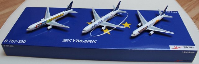BB5-2003-31C | Big Bird 1:500 | Boeing 767-300, Skymark (3 pk) JA767A, JA767B-J Phone livery & JA767B- Microsoft livery **PRE OWNED**
