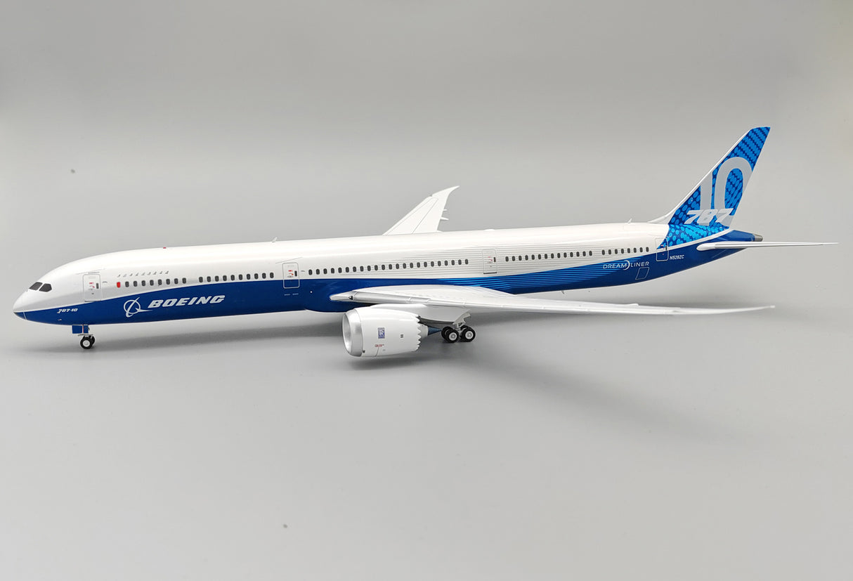 IF78X528ZC | InFlight200 1:200 | Boeing 787-10 'Dreamliner', Boeing House colours N528ZC with stand