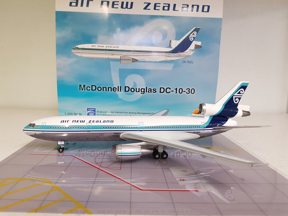 IFDC100617P | InFlight200 1:200 | DC-10-30 Air New Zealand ZK-NZL (with stand)