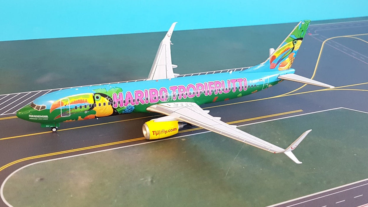XX2946 | JC Wings 1:200 | Boeing 737-800 Tuifly D-ATUJ, 'Haribo Tropifrutti' (with stand)