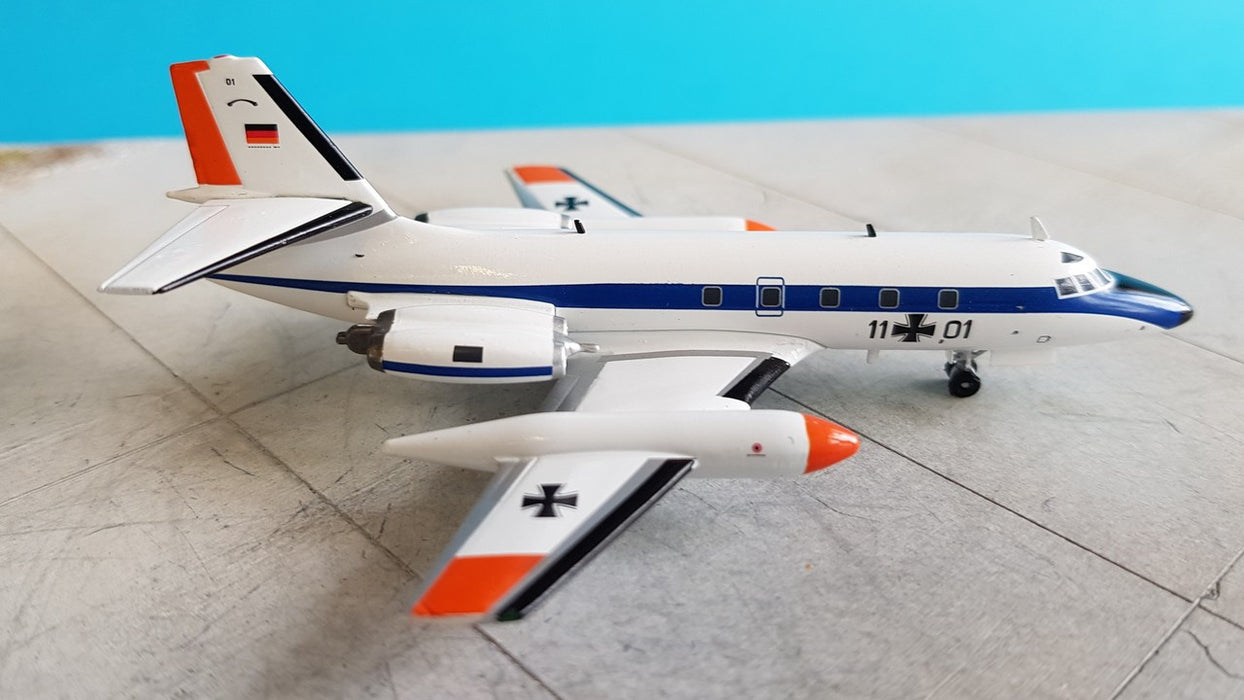 IF1400716 | InFlight200 1:200 | C-140B JetStar (L-1329) German AF 11+01 (with stand)