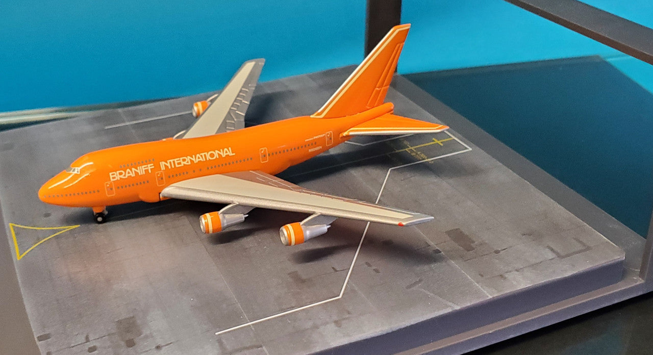 511605 | Herpa Wings 1:500 | Boeing 747SP Braniff 'Baby Orange' **PRE OWNED**