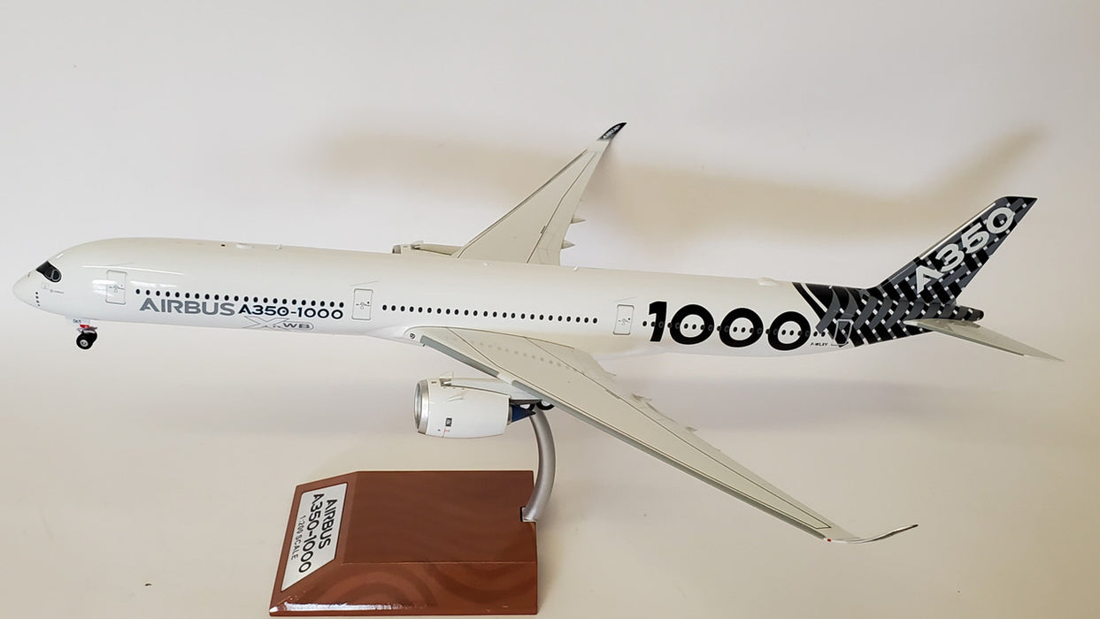 IF35010001 | InFlight200 1:200 | Airbus A350-1000 House Colours F-WLXV, 'Carbon' (with stand)