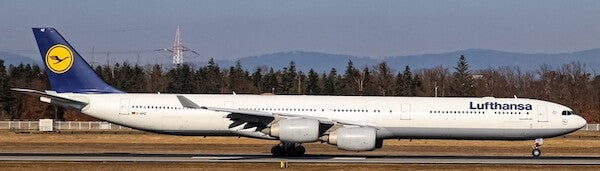 PH4653 | Phoenix 1:400 | Airbus A340-600, Lufthansa D-AIHZ | is due July 2025