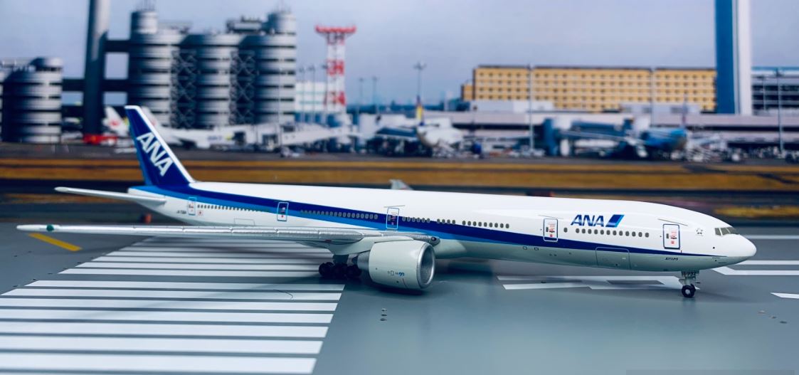 NH40013 | Hogan Wings 1:400 | Boeing 777-381ER, ANA JA732A **PRE OWNED**