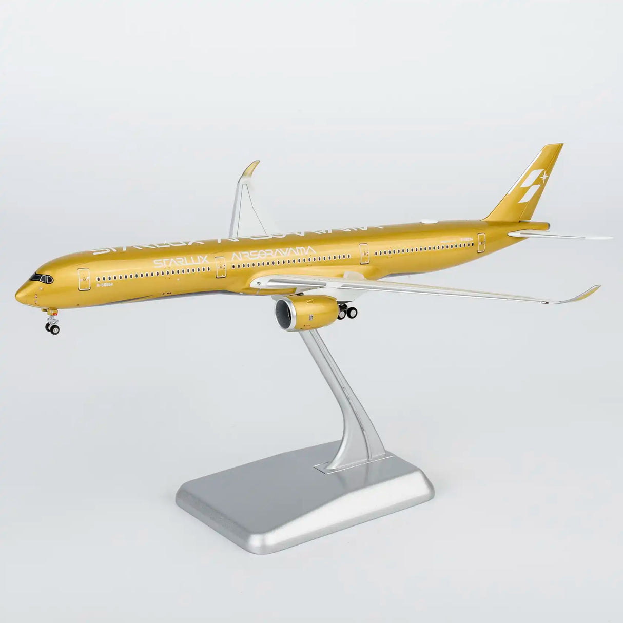 NG57047 | NG Models 1:400 | Airbus A350‑1000 Starlux Airlines B-58554 (Airsorayama Golden; Luxurious packaging) (with stand)