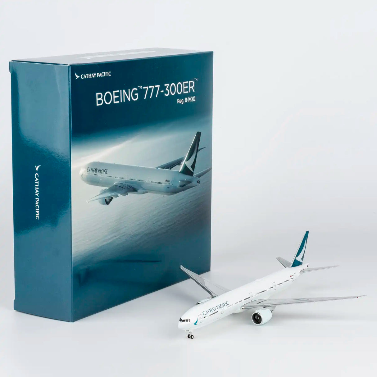 NG73105 | NG Models 1:400 | Boeing 777-300ER Cathay Pacific B-KQO