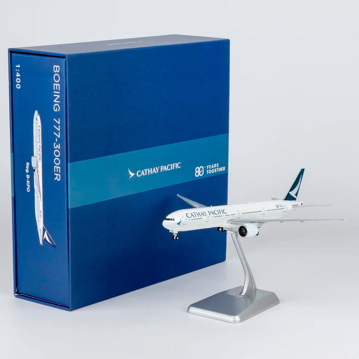 NG73107 | NG Models 1:400 | Boeing 777-300ER Cathay Pacific B-KPO (large titles; "80 Years Together" sticker; Luxurious packaging) (with stand) | is due September 2026