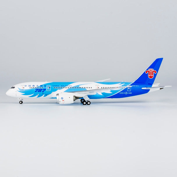 NG24015 | NG MODELS 1:400 | Boeing 787-8, CHINA SOUTHERN B-2788 with P&W engines