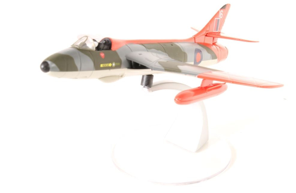 AA32702 | Corgi 1:72 | Hawker Hunter F. Mk6a RAF Brawdy XF418/16 **PRE OWNED**