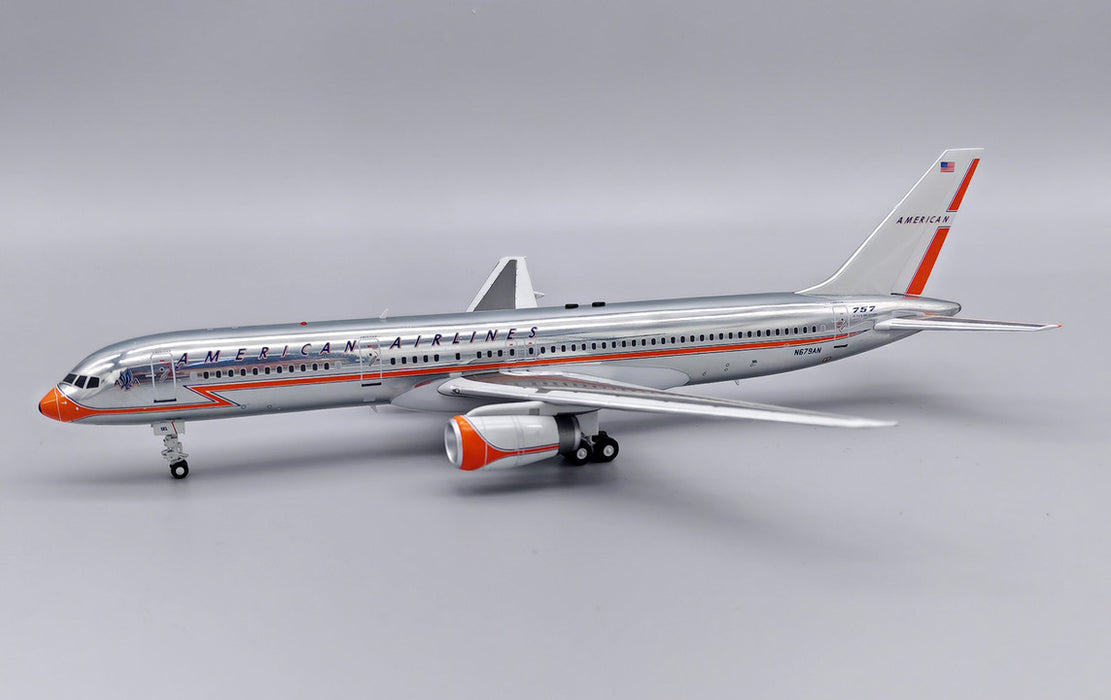 IF752AA0723P | InFlight200 1:200 | Boeing 757-200 American Airlines N679AN (with stand)