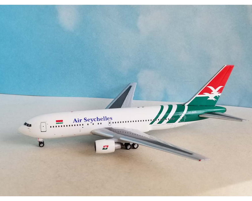 AC411398 | Aero Classics 1:400 | Air Seychelles Boeing 767-200 S7-AAS |