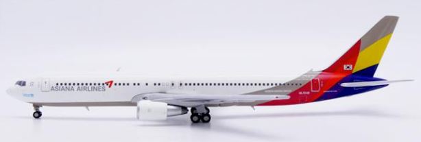XX40682 | JC Wings 1:400 | Boeing 767-300 Asiana Airlines Reg: HL7248 With Antenna