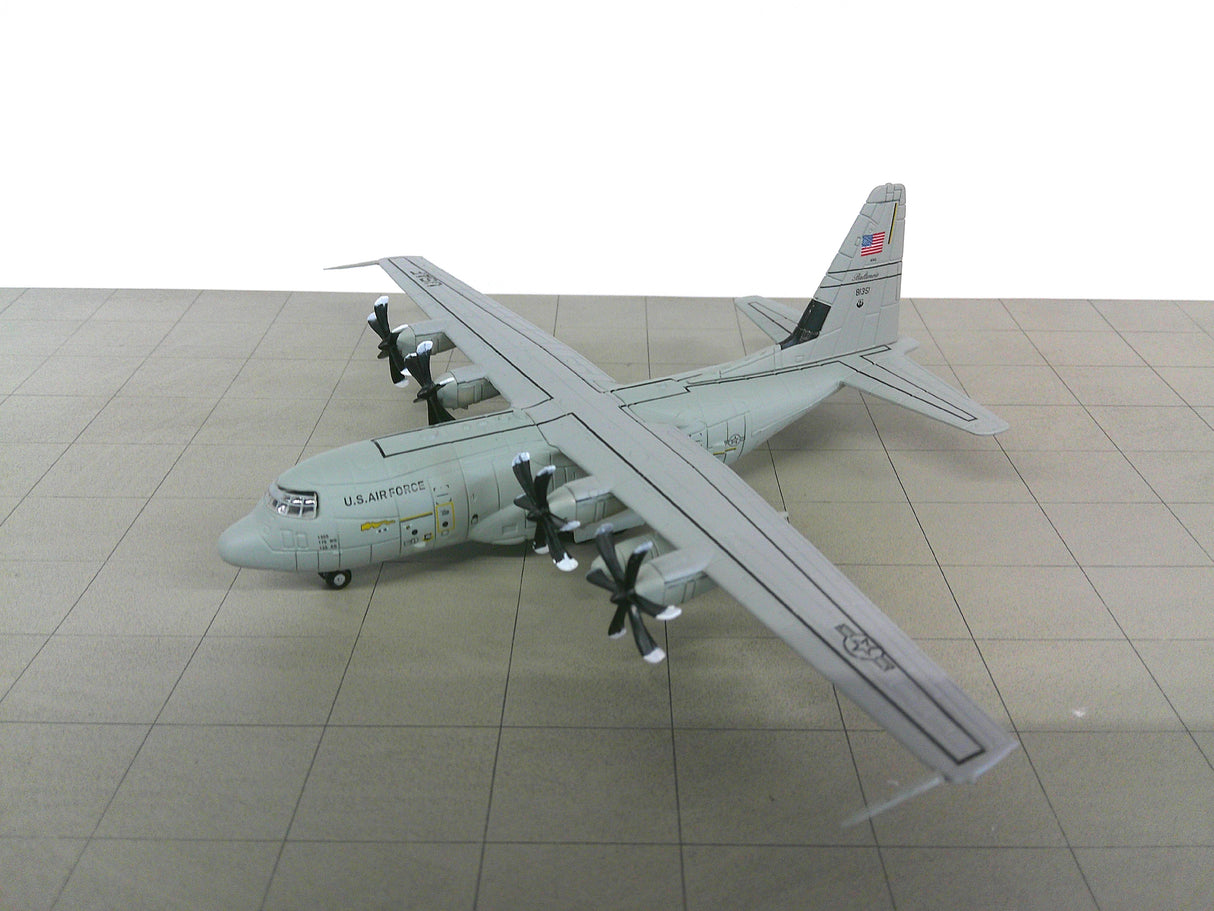 14+025 | 14+ Models 1:200 plastic | Lockheed C-130J 81351 US Air Force