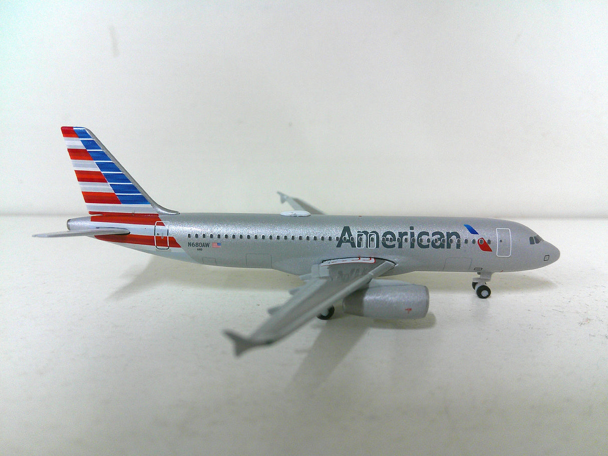 538879 | Herpa 1:500 | Airbus A320 N680AW American Airlines