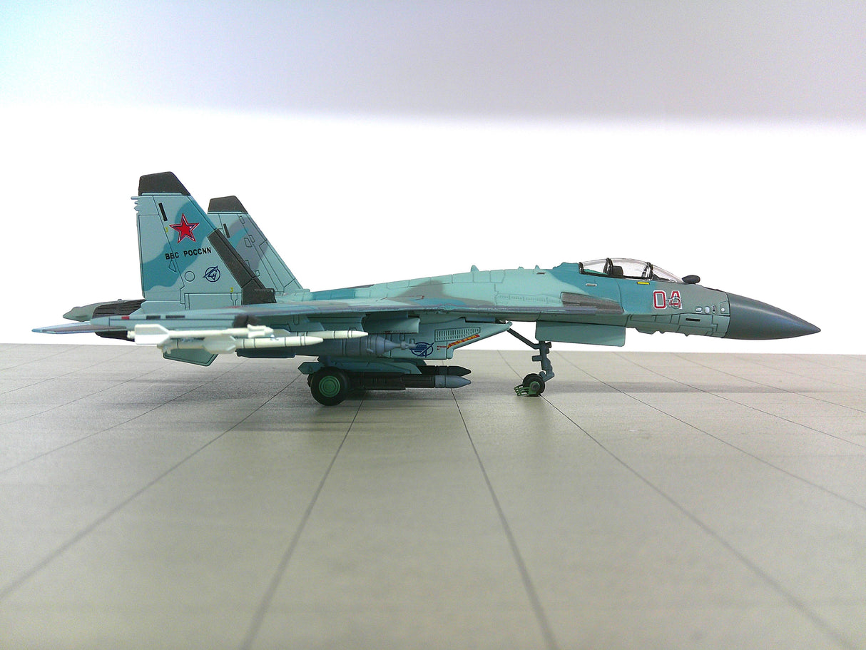 14+036 | 14+ Models 1:100 plastic | Sukhoi Su-35 Red 04 Russian Air Force