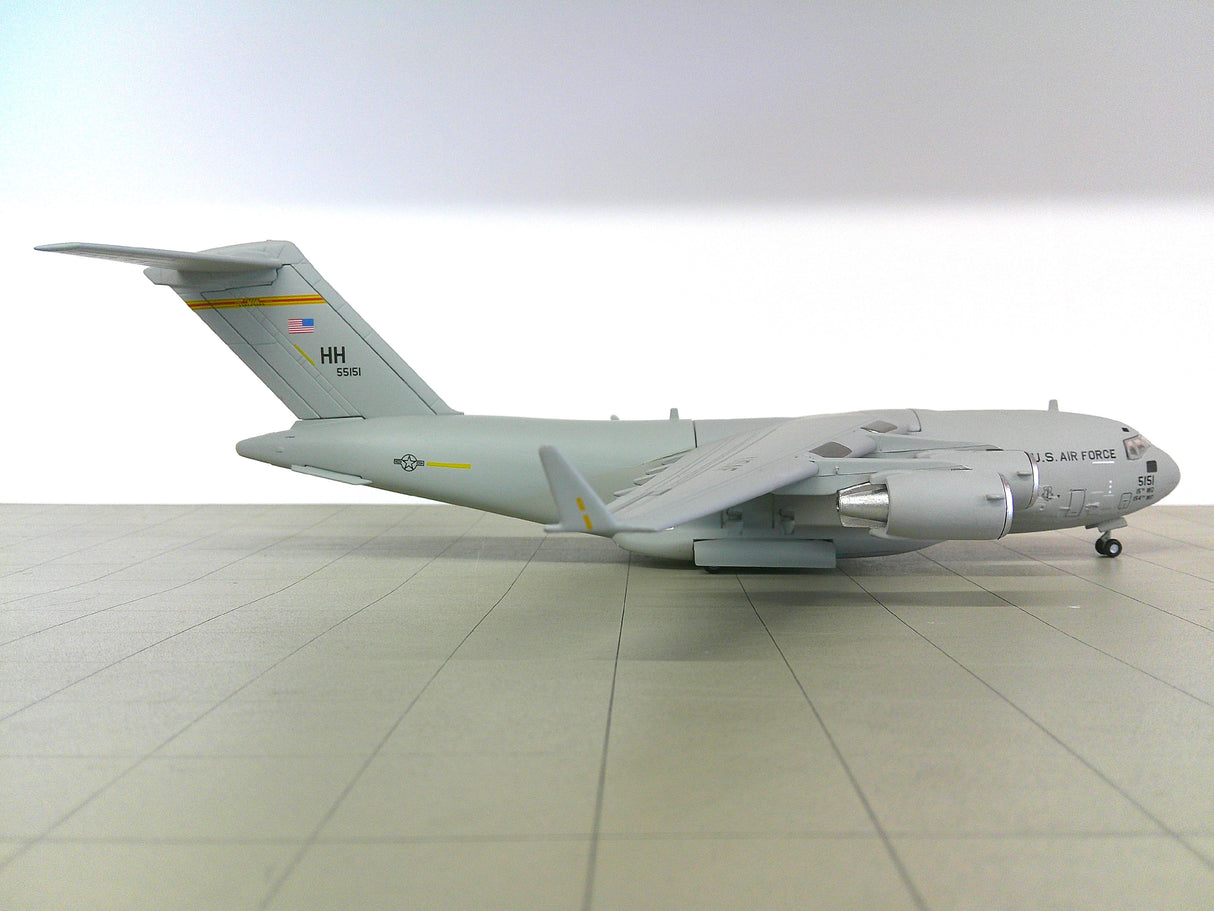 14+035 | 14+ Models 1:200 plastic | McDonnell Douglas C-17A 55151 HH US Air Force