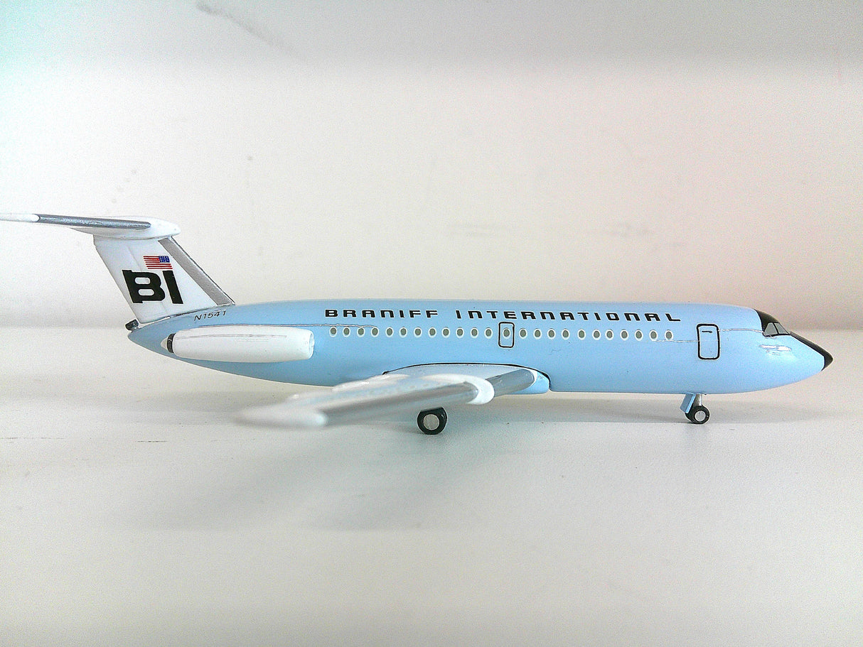 SL-N1541 | Sky Line Models 1:200 | BAC-111-200 Braniff International (Light Blue) N1541 **Pre Owned**