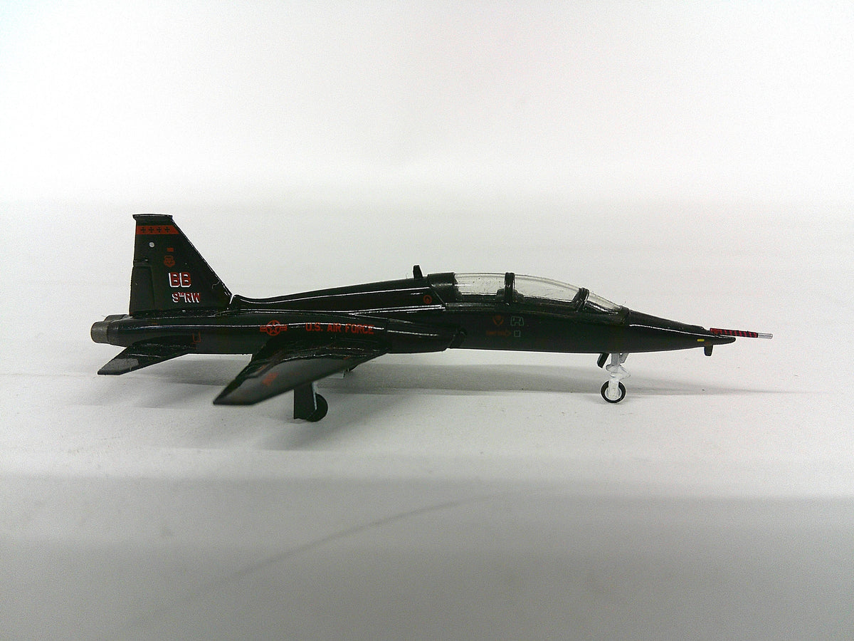 HG7327 | Hogan Wings 1:200 | Northrop T-38A 9 SRW 65-10429 USAF **Pre-Owned**