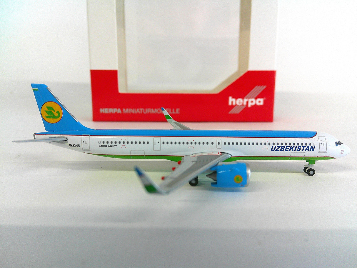 539197 | Herpa Wings 1:500 | Airbus A321neo Uzbekistan Airways – UK32105