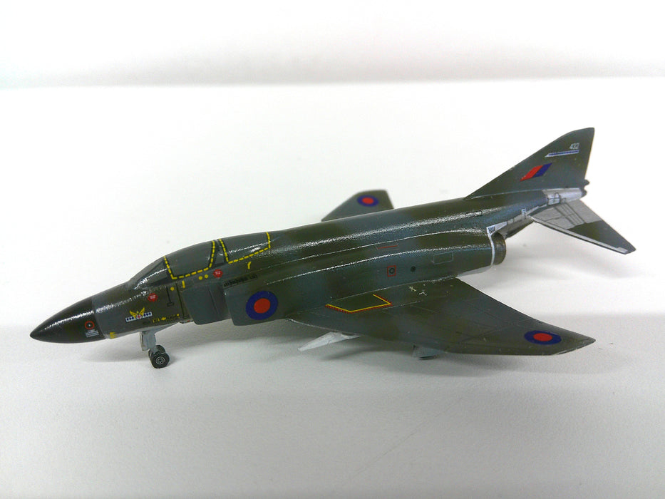 SF1006 | Skyfame Models 1:200 | McDonnell Douglas Phantom FGR.2 XV432, 14 sqn RAF | is due - see description