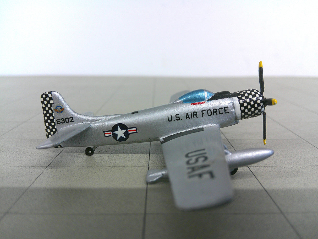 HM02 | Helmet Models 1/200 scale | Douglas A-1 Skyraider USAF 63102