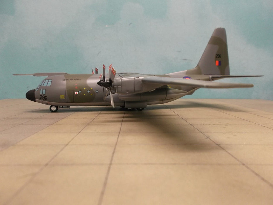 48401 | Corgi Military 1:144 | Lockheed Hercules C.1K XV296, RAF, 1312 Flight, RAF Mount Pleasant **PRE OWNED**
