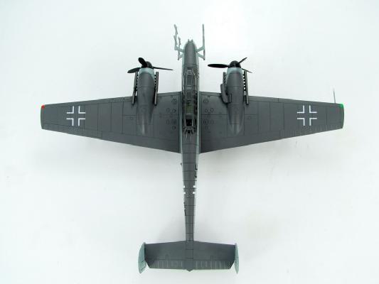 HA1803 | Hobby Master Military 1:72 | Messerschmitt Bf 110G-4 Luftwaffe G9+EF Major Heinz-Wolfgang Schnaufer, IV/NJG 1, St Trond, Oct 1944