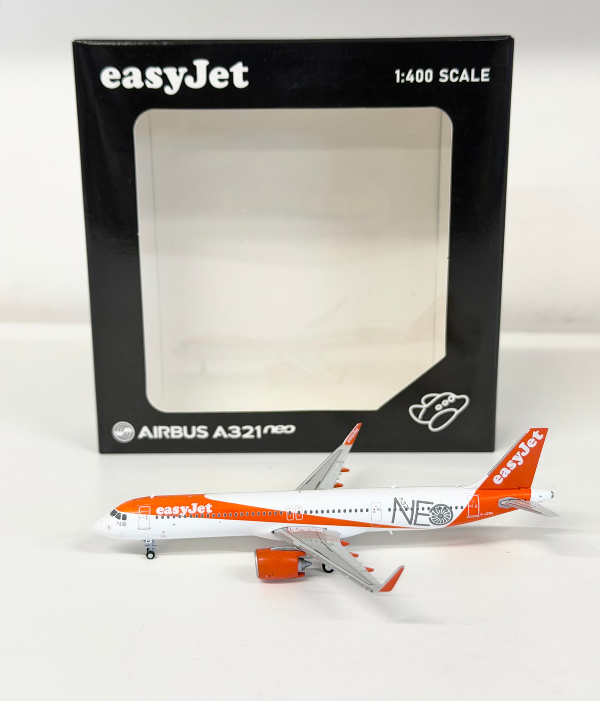 BT400-A321-002 | Blue Box 1:400 | Airbus A321-251NX Easyjet G-UZMA