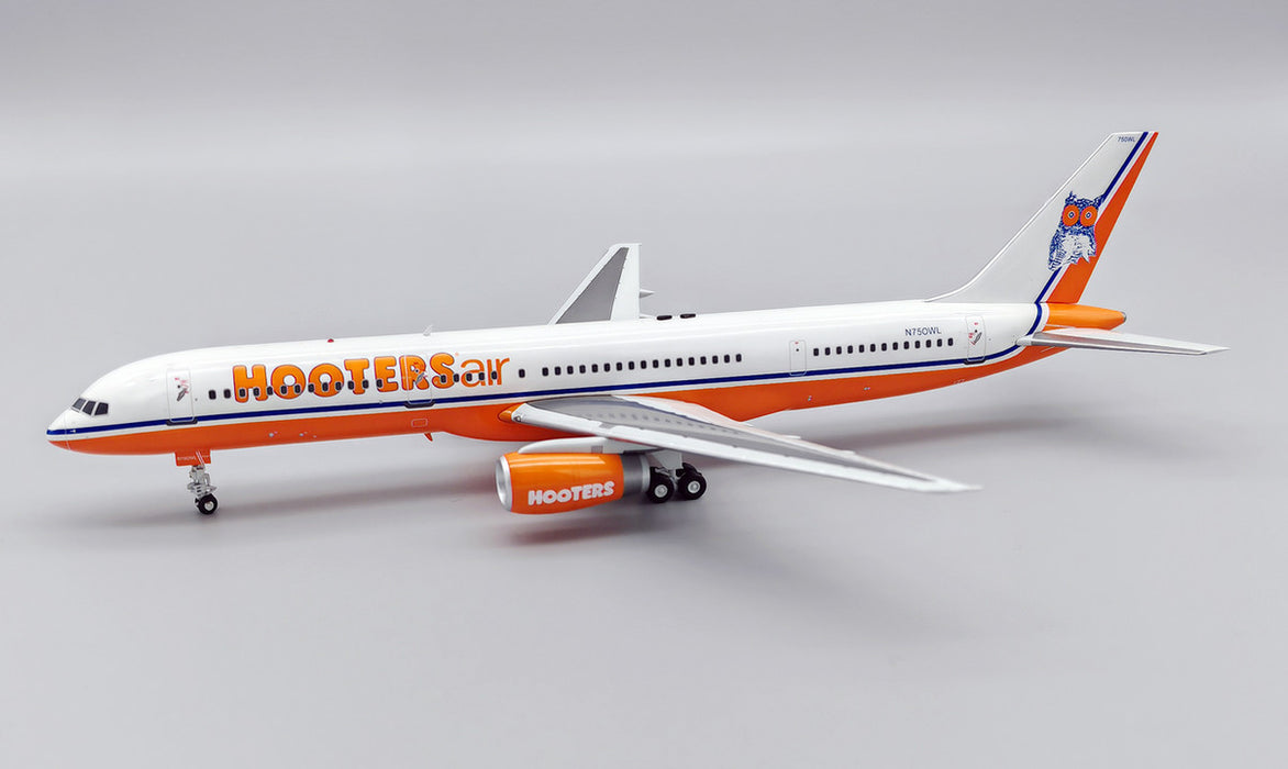 B-752-H1 | Blue Box 1:200 | Boeing 757-2G5 Hooters Air N750WL (with stand)