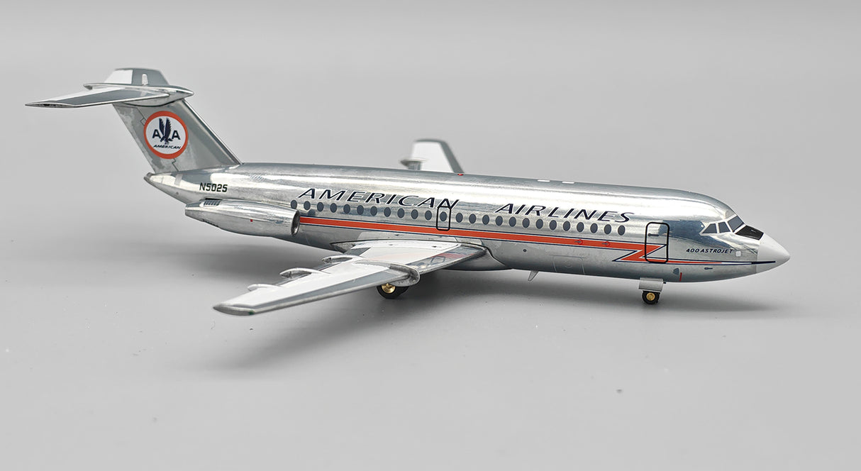 IF111AA0525P | InFlight200 1:200 | BAC 111-401AK American Airlines N5025 Polished with stand *Coming soon*
