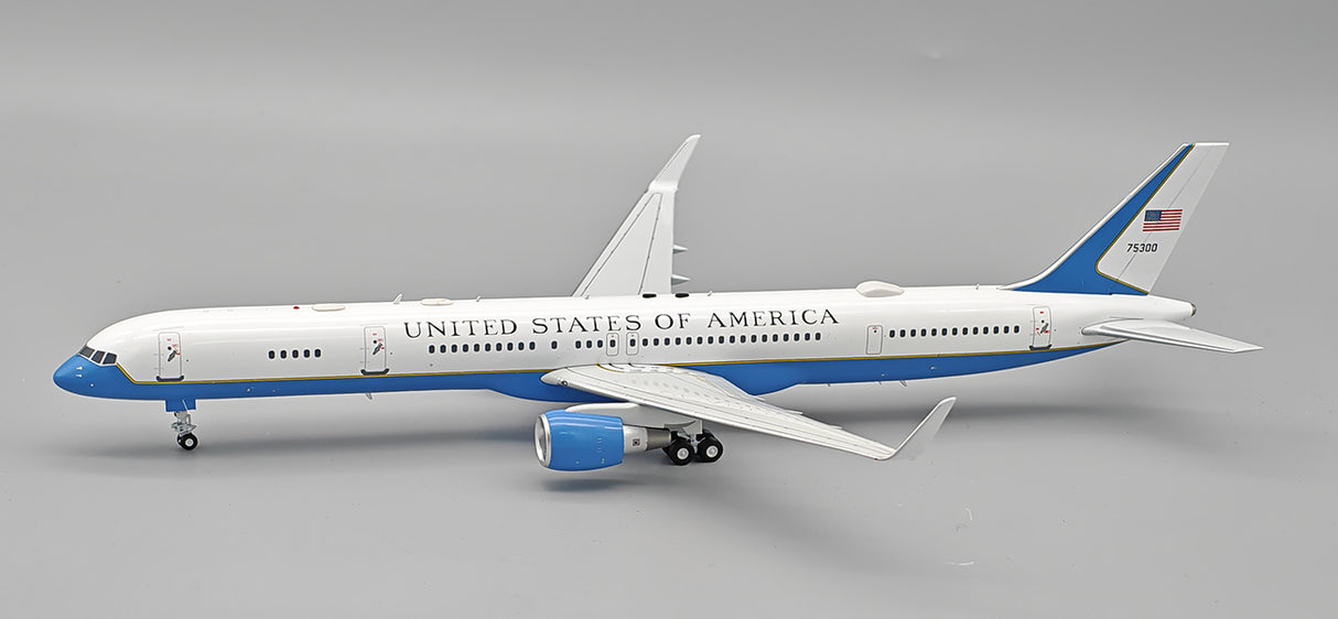 IF753USAF003 | InFlight200 | Boeing 757-300 USA Air Force 75300 with stand