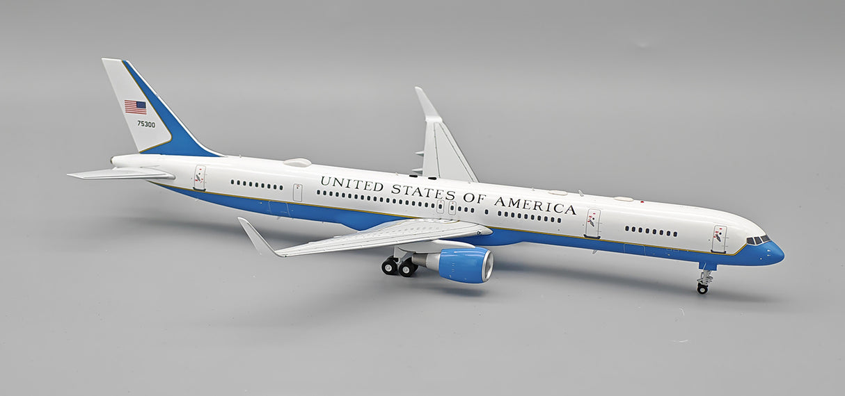 IF753USAF003 | InFlight200 | Boeing 757-300 USA Air Force 75300 with stand