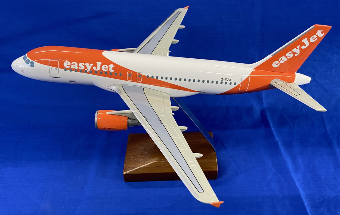 DMGEZAI | Desktop Models 1:100 | Airbus A319-111 Easyjet G-EZAI