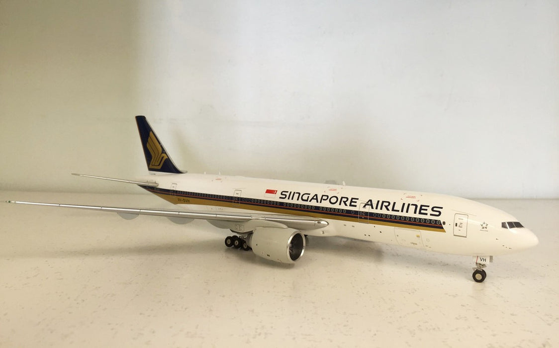 JC2092 | JC Wings 1:200 | Boeing 777-200 Singapore 9V-SVH, 'Large Titles'