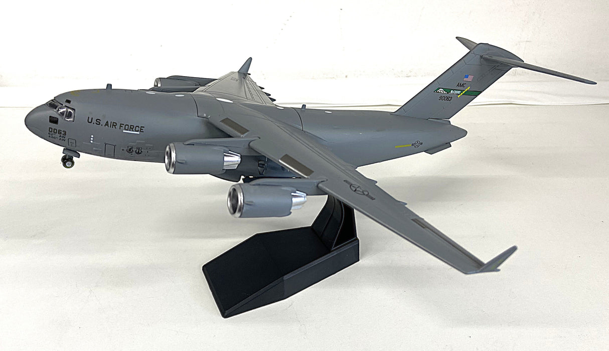 AmerC17 | Amercom | C-17 Globemaster III 90063 (plastic model)