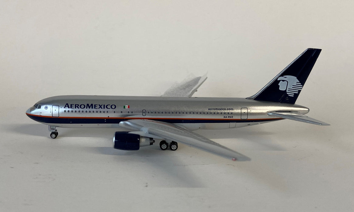 AC411001 | Aero Classics 1:400 | Boeing 767-200 Aero Mexico XA-RVZ