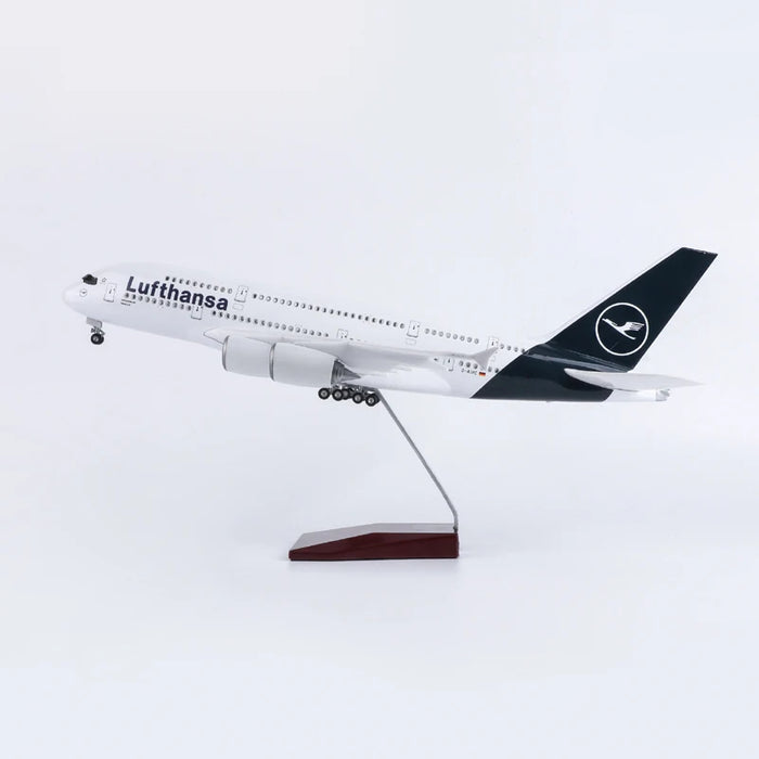 DMLNCA380 | Desktop Models 1:160 | Airbus A380 Lufthansa 'new colours' (LED Light up)
