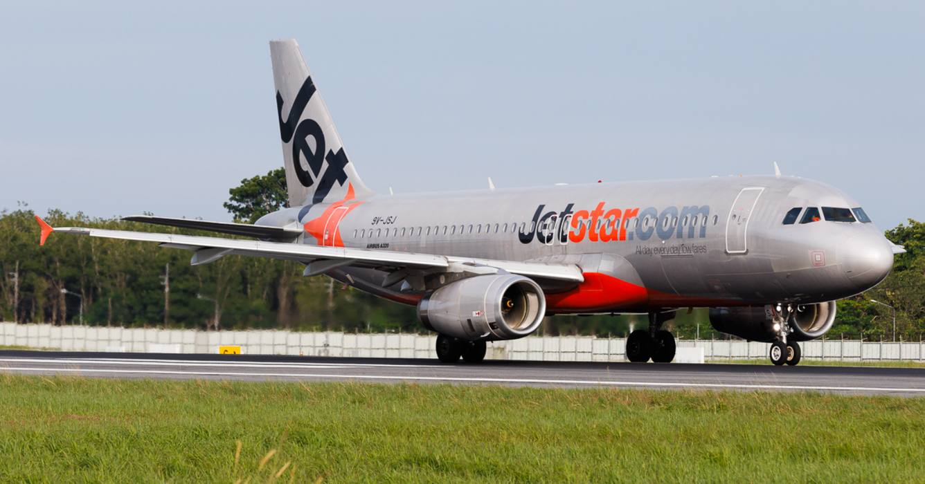 PH12032 | Phoenix 1:400 | Airbus A320 JetStar (Singapore) 9V-JSQ | is due October 2025